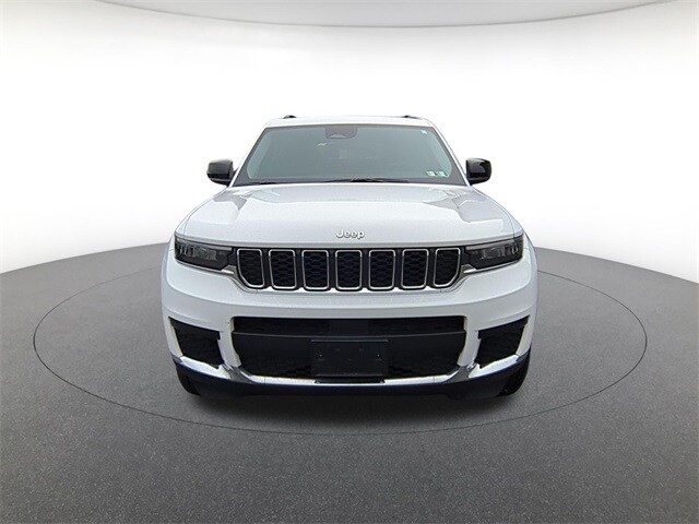 2023 Jeep Grand Cherokee Laredo photo 2