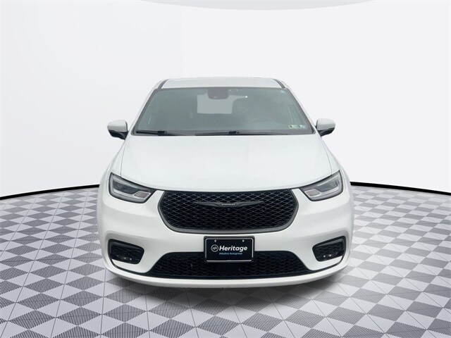 2023 Chrysler Pacifica Hybrid Touring L photo 2