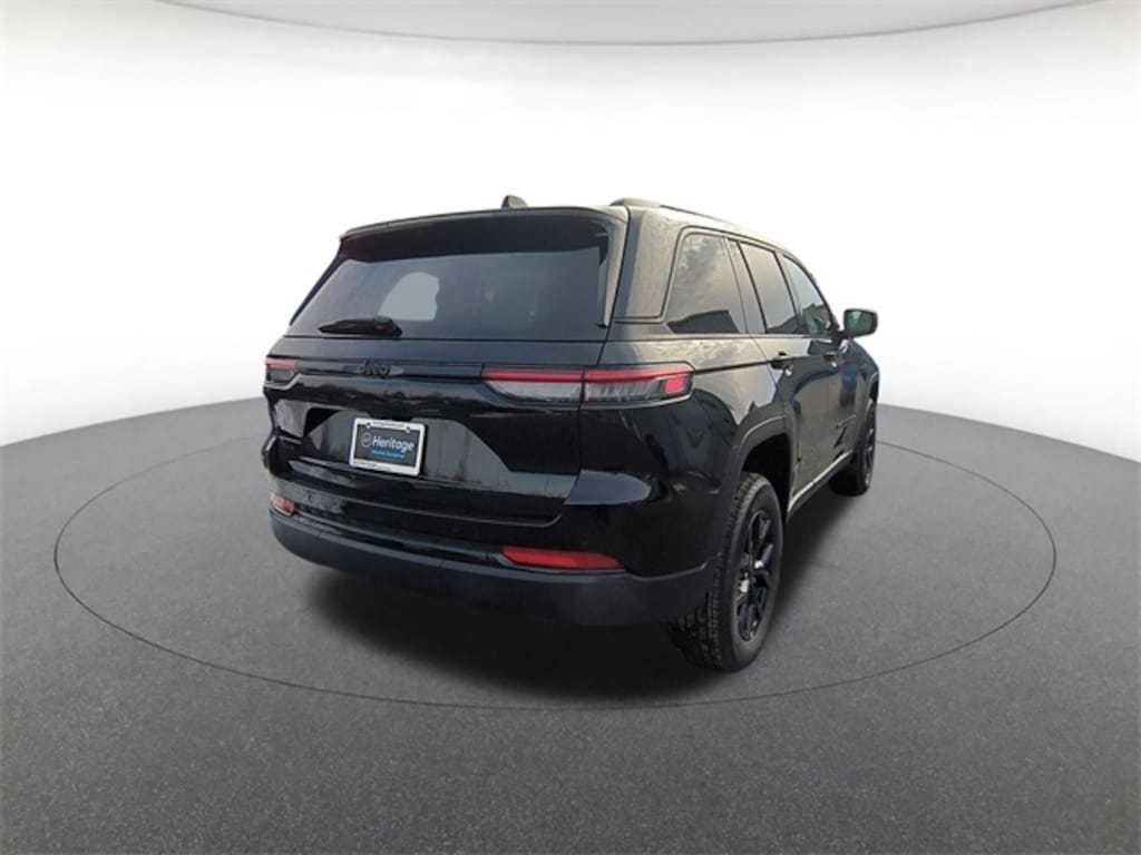 New 2025 Jeep Grand Cherokee Laredo Sport Utility