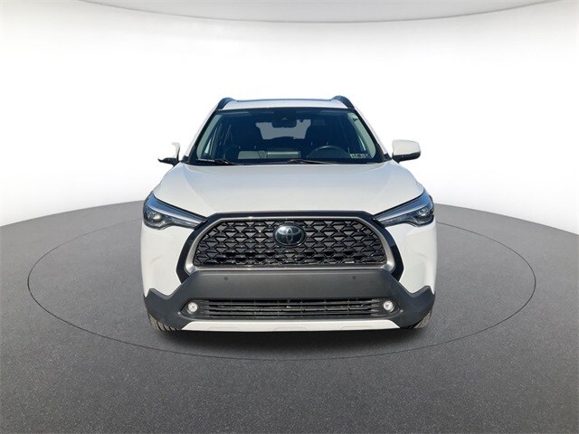 2022 Toyota Corolla Cross XLE photo 2