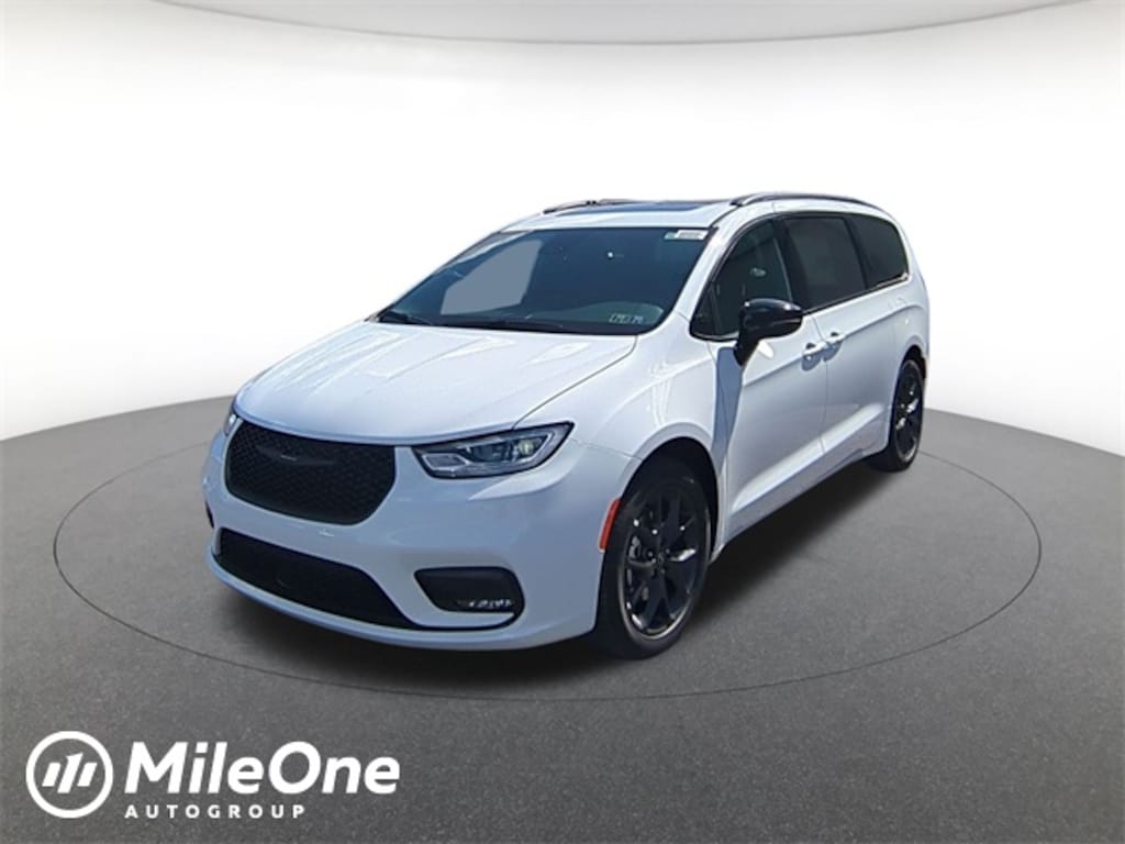 New 2026 Chrysler Pacifica Limited Passenger Van