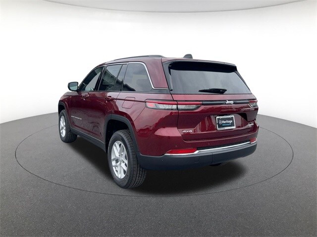 2025 Jeep Grand Cherokee Laredo photo 3