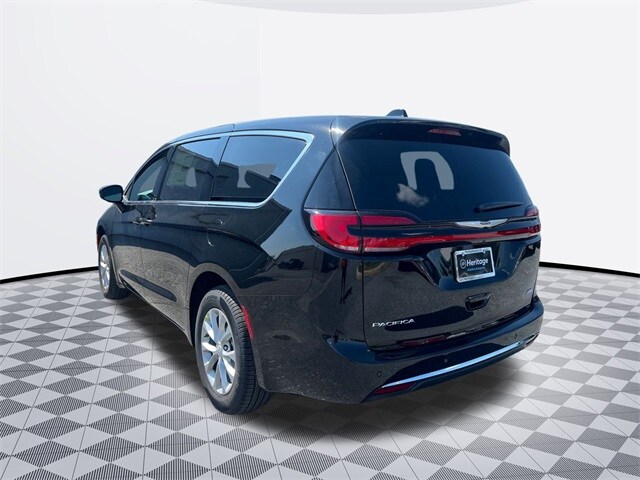 2025 Chrysler Pacifica photo 2