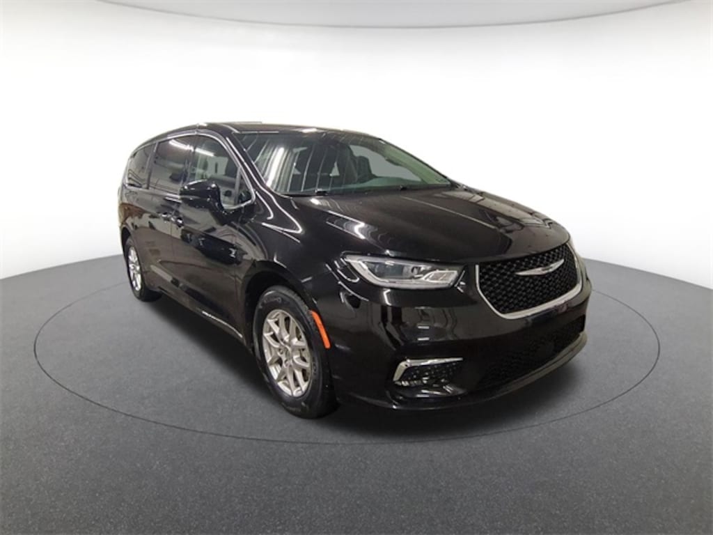 Used 2024 Chrysler Pacifica Touring L Minivan/Van