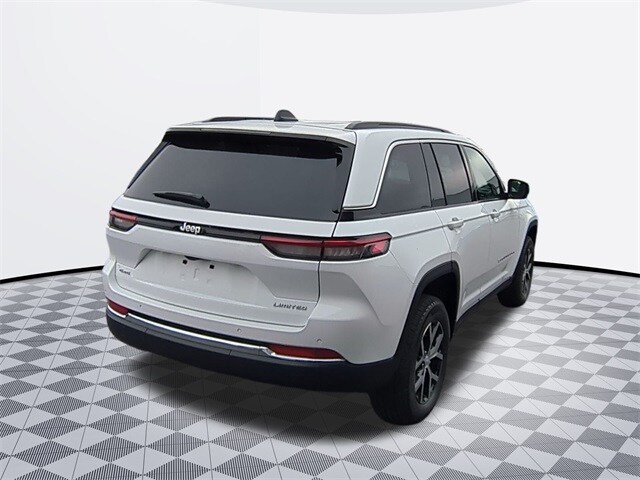 2025 Jeep Grand Cherokee Limited photo 3