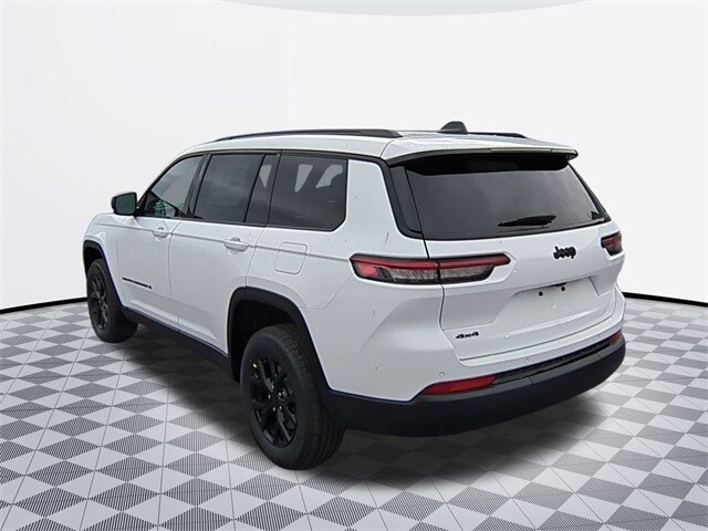 2025 Jeep Grand Cherokee Laredo photo 3