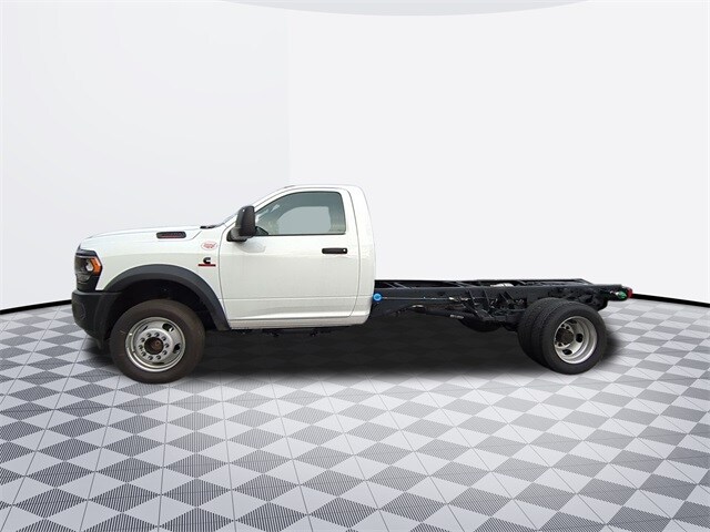 2024 Ram 5500 Tradesman SLT photo 2