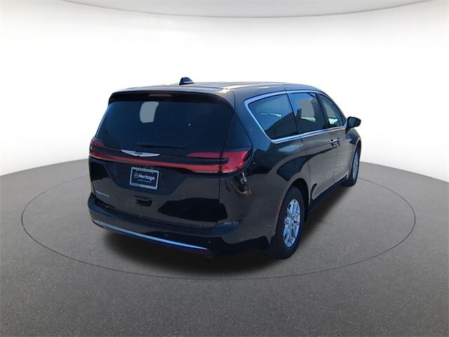 2026 Chrysler Pacifica photo 4