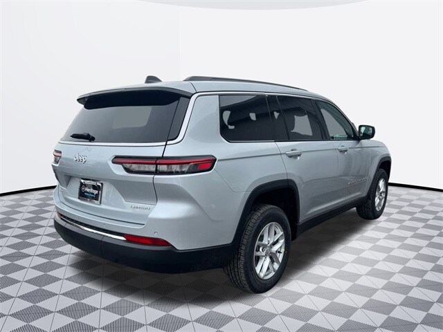 2025 Jeep Grand Cherokee Laredo photo 4
