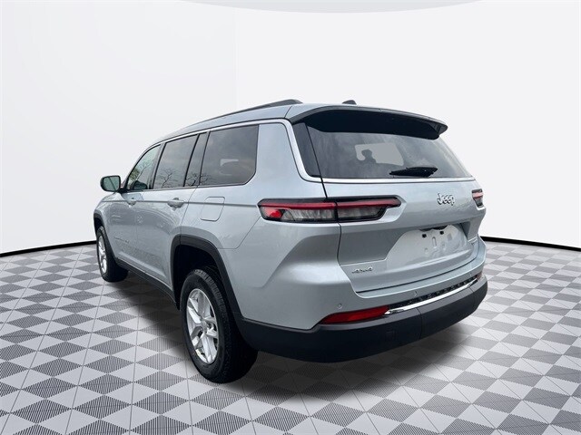 2025 Jeep Grand Cherokee Laredo photo 3