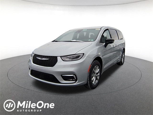 2026 Chrysler Pacifica Select's photo