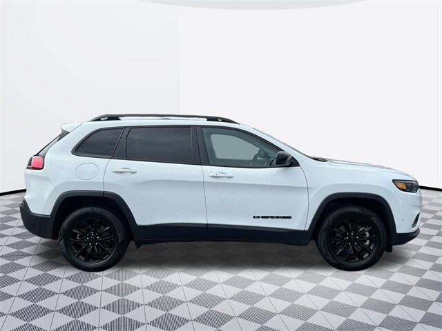 2023 Jeep Cherokee Altitude photo 2