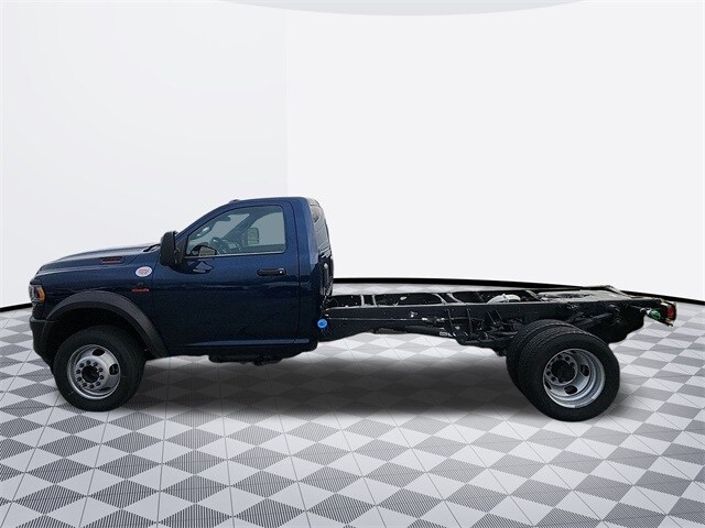 2024 Ram 5500 Tradesman SLT photo 2