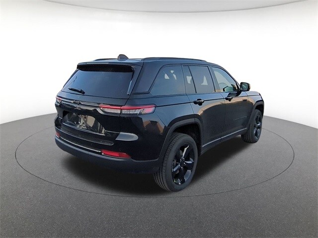 2025 Jeep Grand Cherokee Laredo photo 3