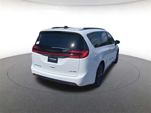 2026 Chrysler Pacifica Limited photo 4