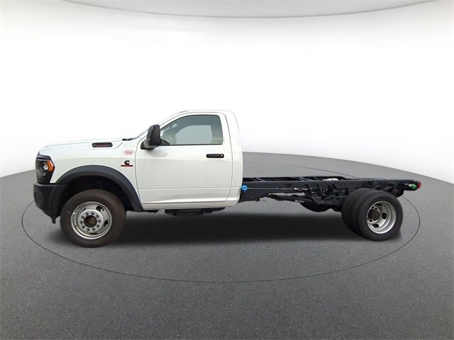2024 Ram 5500 Tradesman SLT photo 2