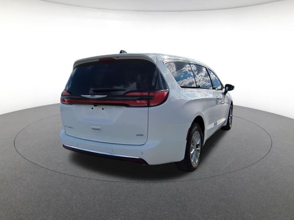 New 2026 Chrysler Pacifica Select Passenger Van