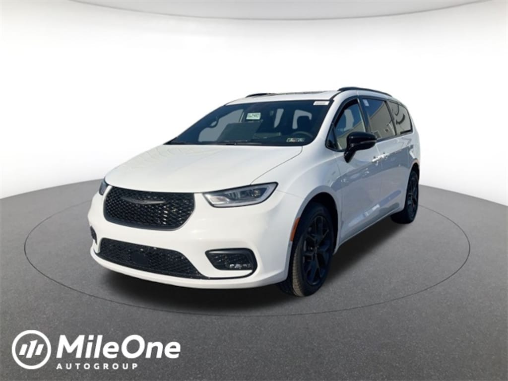 New 2026 Chrysler Pacifica Limited Passenger Van