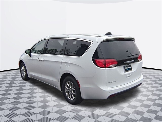 2026 Chrysler Voyager LX photo 3
