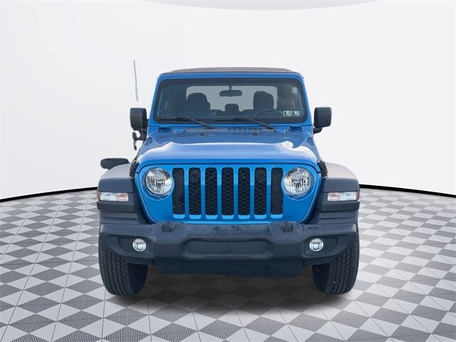 2021 Jeep Gladiator Sport photo 2