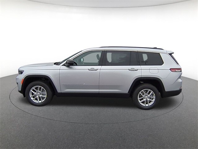 2025 Jeep Grand Cherokee Laredo Sport photo 2