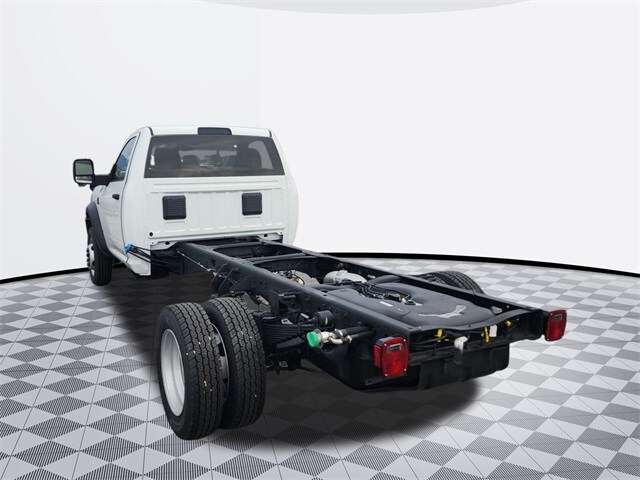2024 Ram 5500 Tradesman SLT photo 3