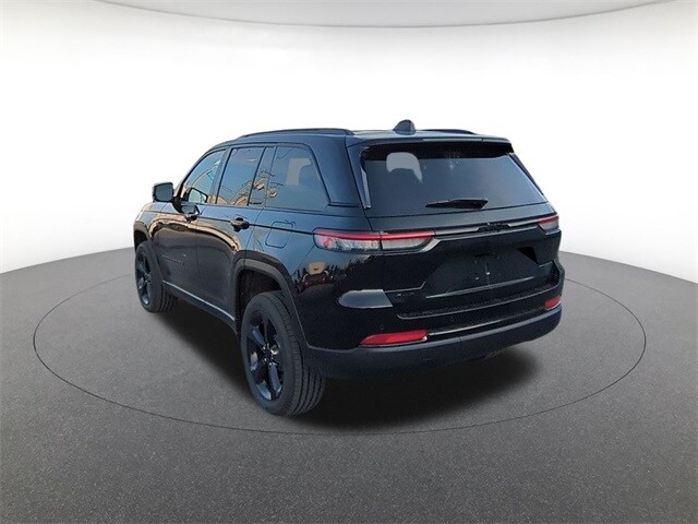 2025 Jeep Grand Cherokee Laredo photo 2