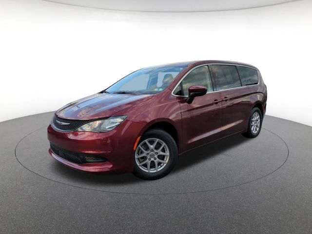 2022 Chrysler Voyager LX's photo