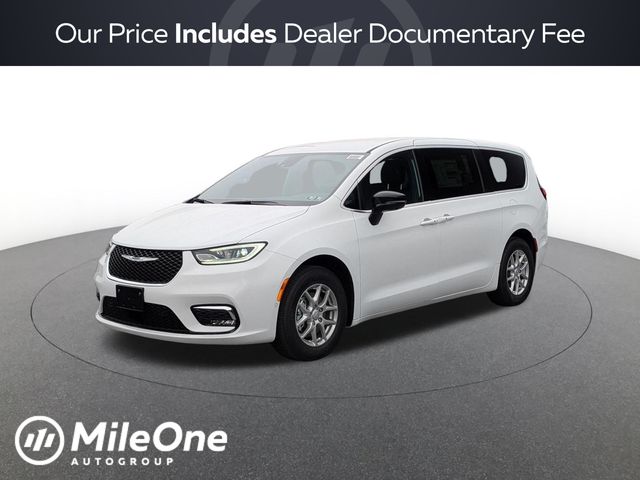2026 Chrysler Pacifica Select's photo