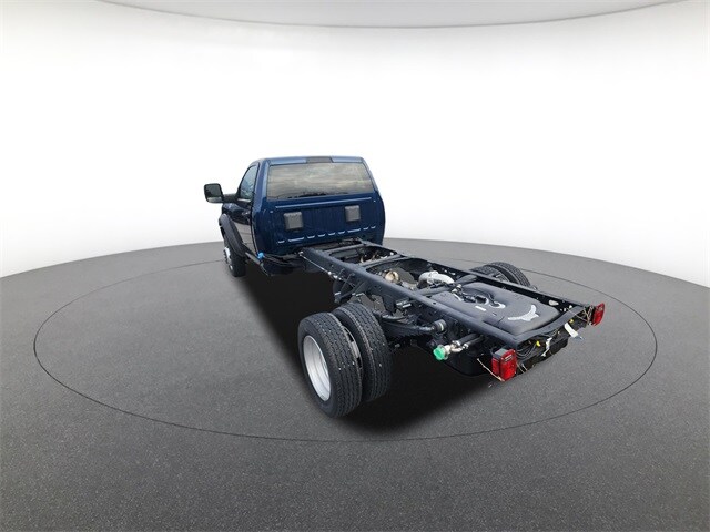 2024 Ram 5500 Tradesman SLT photo 2