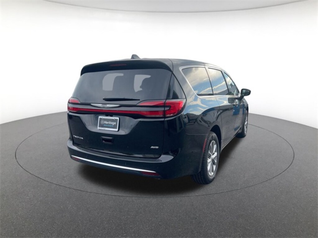New 2026 Chrysler Pacifica Select Passenger Van
