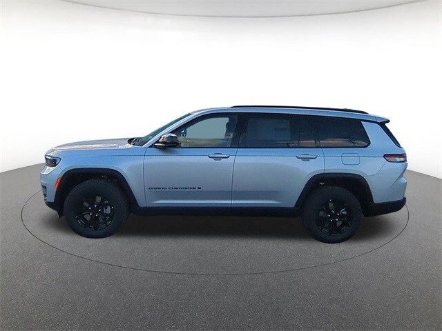 2025 Jeep Grand Cherokee Laredo Sport photo 2