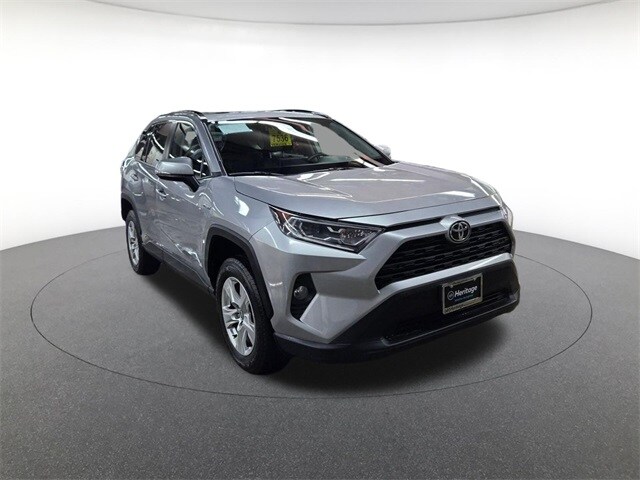 2021 Toyota RAV4 Hybrid XLE photo 3
