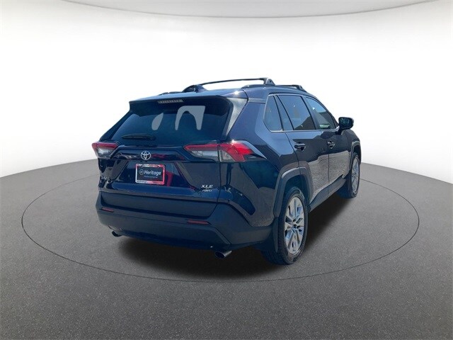 2021 Toyota RAV4 XLE Premium photo 3