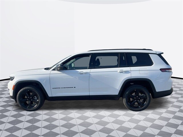 2025 Jeep Grand Cherokee Laredo Sport photo 2