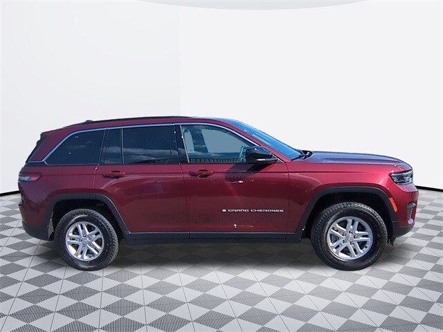 2024 Jeep Grand Cherokee Laredo photo 4