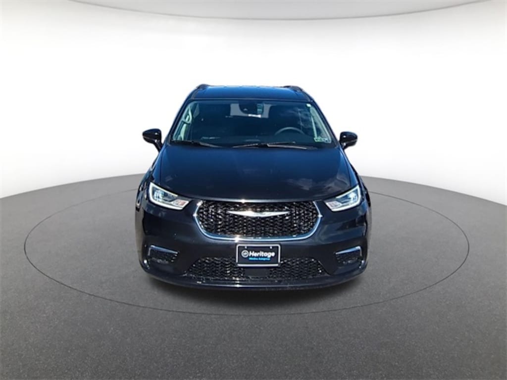 Used 2022 Chrysler Pacifica Touring L Minivan/Van