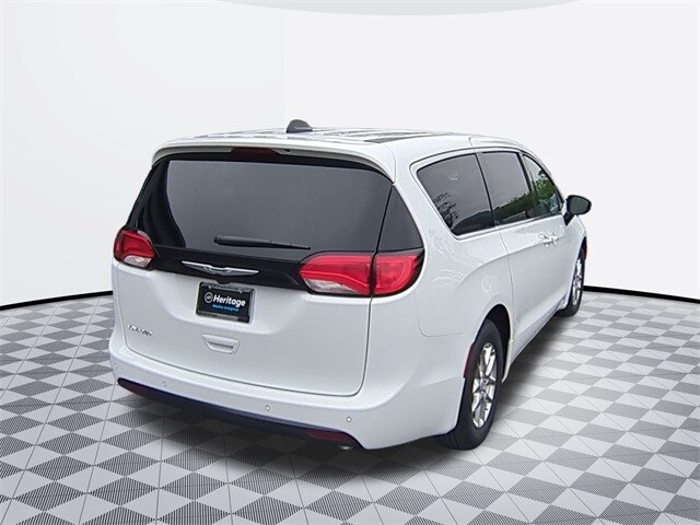 2026 Chrysler Voyager LX photo 4