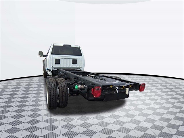 2024 Ram 5500 Tradesman SLT photo 3
