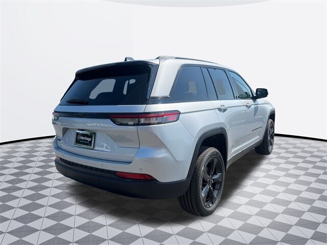 2025 Jeep Grand Cherokee Laredo photo 4