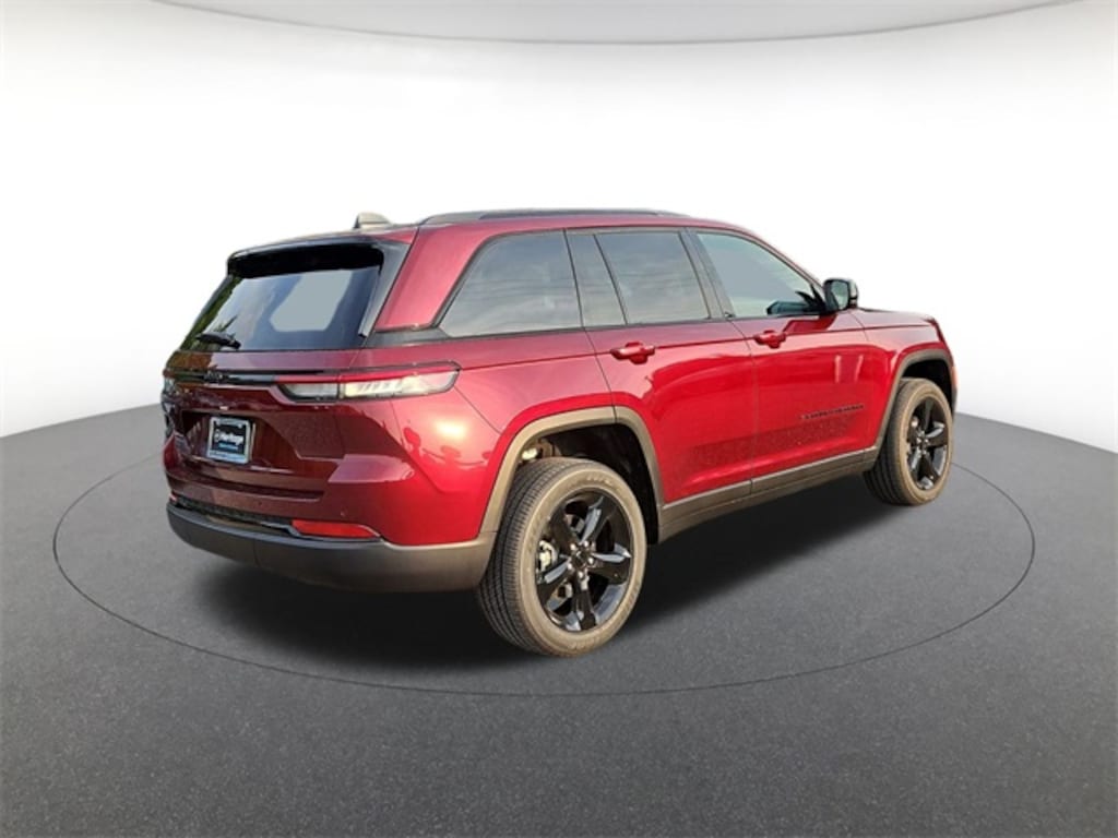 New 2025 Jeep Grand Cherokee Laredo Sport Utility