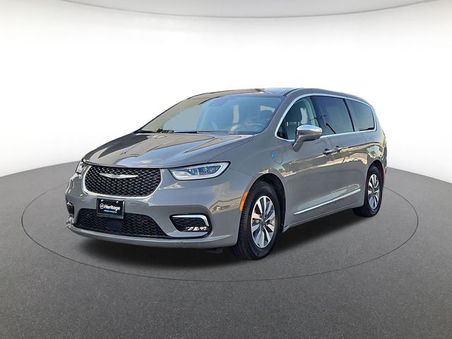 2022 Chrysler Pacifica Hybrid Limited Hybrid's photo