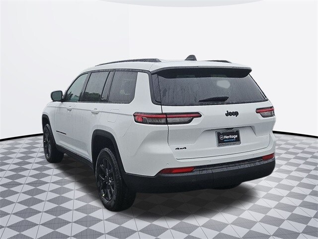 2025 Jeep Grand Cherokee Laredo Sport photo 3