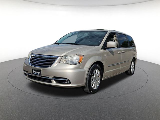 2013 Chrysler Town & Country Touring's photo