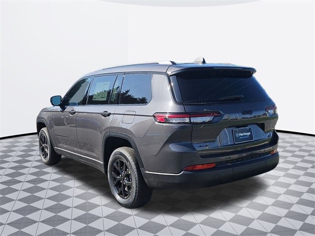 2025 Jeep Grand Cherokee Laredo Sport photo 2