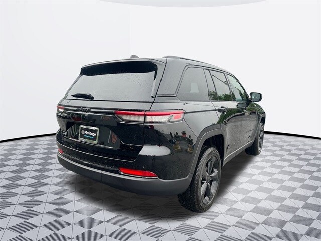 2025 Jeep Grand Cherokee Laredo photo 4