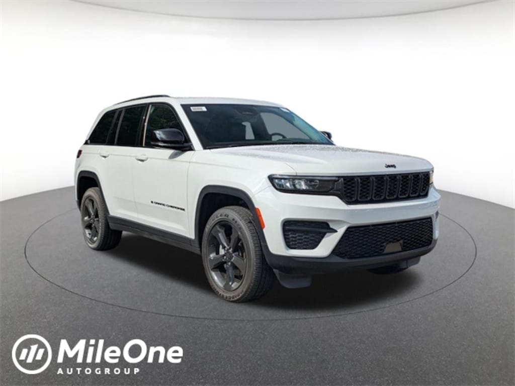 New 2025 Jeep Grand Cherokee Laredo Sport Utility