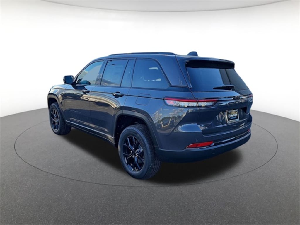 New 2025 Jeep Grand Cherokee Laredo Sport Utility