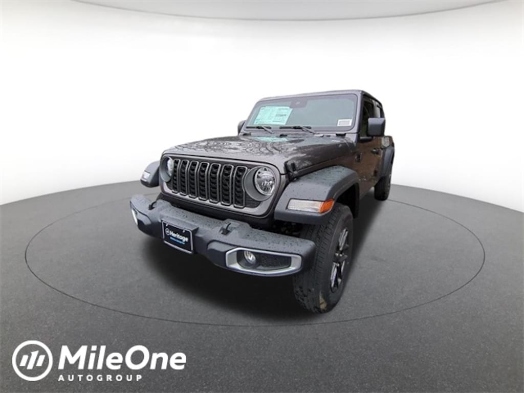New 2025 Jeep Gladiator Sport Pickup