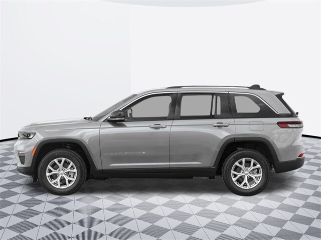 2025 Jeep Grand Cherokee Laredo photo 3
